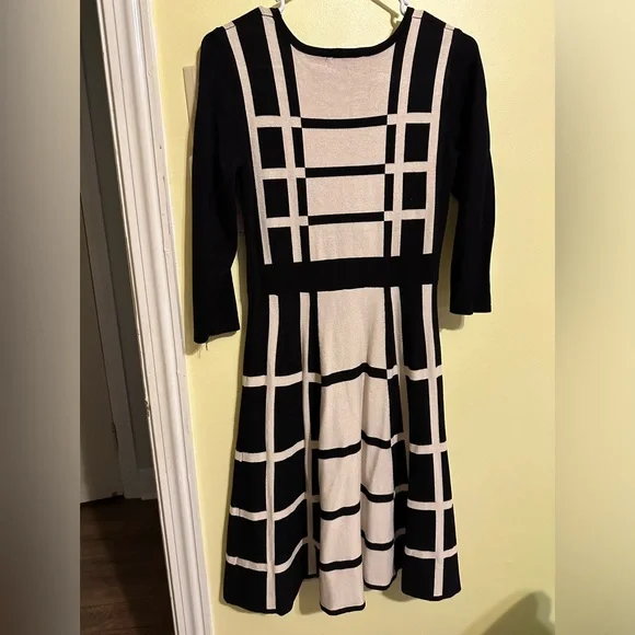 Women’s dress - Picture 4 of 5